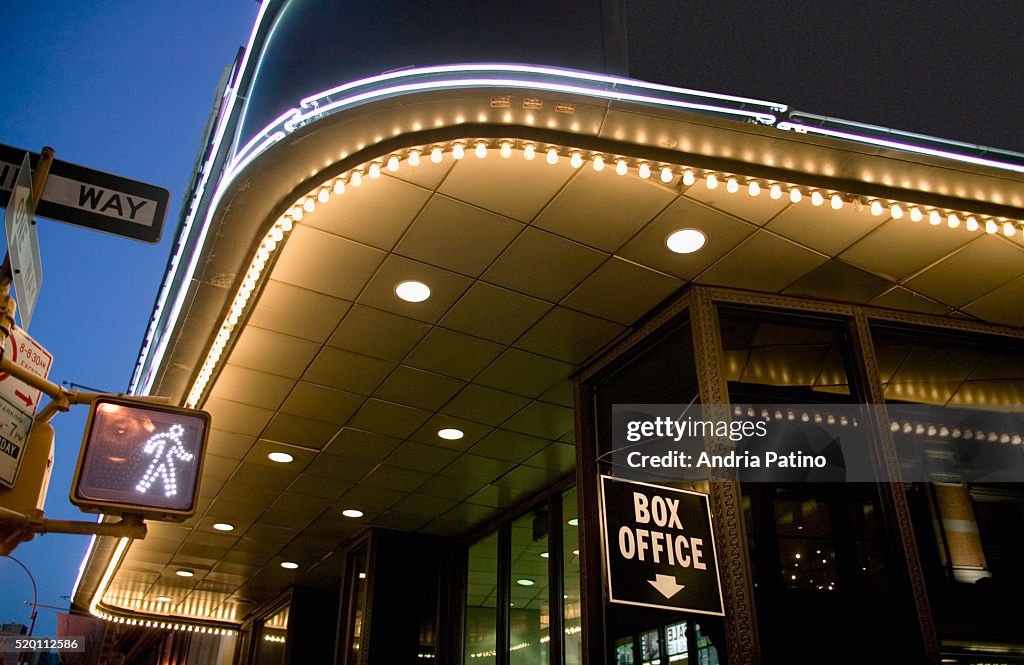  2026 북미 박스오피스 90억 달러 전망, 넷플릭스 인수 우려 속